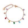 Collar choker bohemio de cristal en tono dorado con colgante de piedras CZ coloridas.