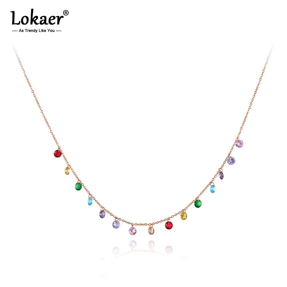 Collar de gargantilla bohemia con cristales colgantes de CZ de colores en cadena dorada.