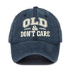 Casquette de baseball en twill de coton vieilli bleu foncé, brodée du texte OLD & DON'T CARE