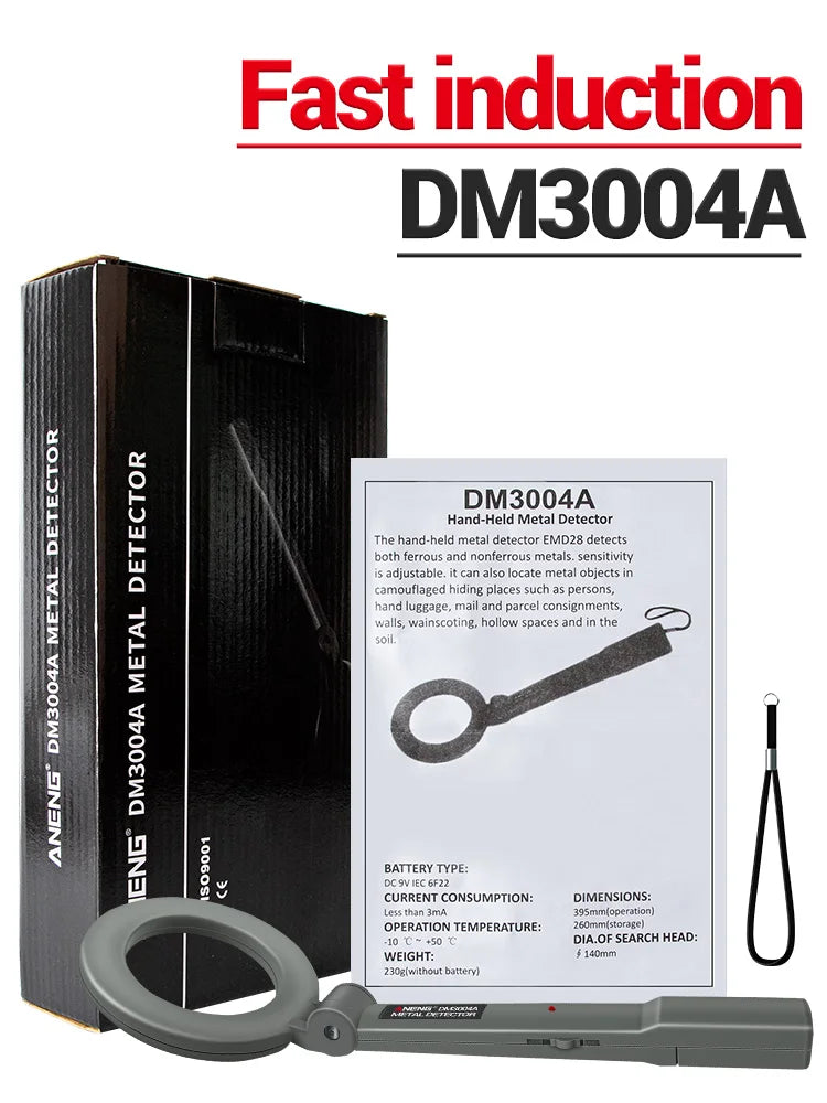 En svart håndholdt metalldetektor merket DM3004A med søkehode og batteri.