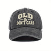 Casquette de baseball vintage en twill de coton gris foncé, brodée du texte OLD & DON'T CARE.