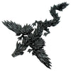 Figurilla de dragón articulado impreso en 3D, negro, con escamas detalladas en un escritorio.
