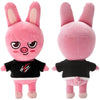 Juguete de peluche rosa que parece un conejo con orejas grandes y camisa negra.