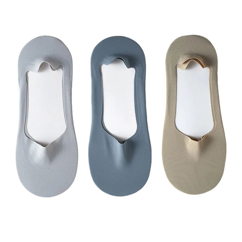 Three pairs of men's no-show socks with silicone grip in light gray, blue-gray, and beige tones.