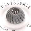 Nærbilde av sølvfarget fugleredehårklips for hestehaler på hvit bakgrunn.