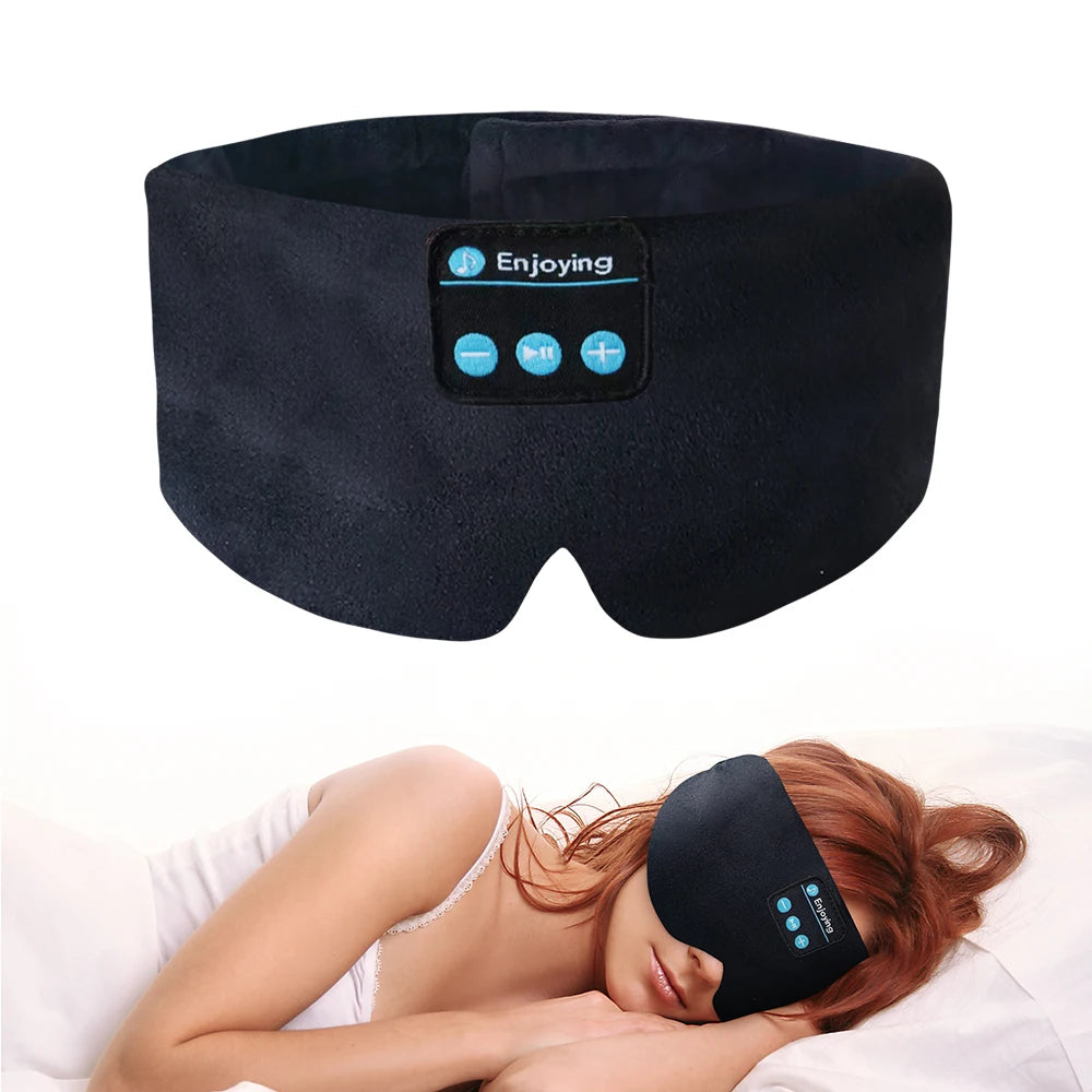 En svart Bluetooth-søvnhodetelefonøyemaske vist på en persons panne.