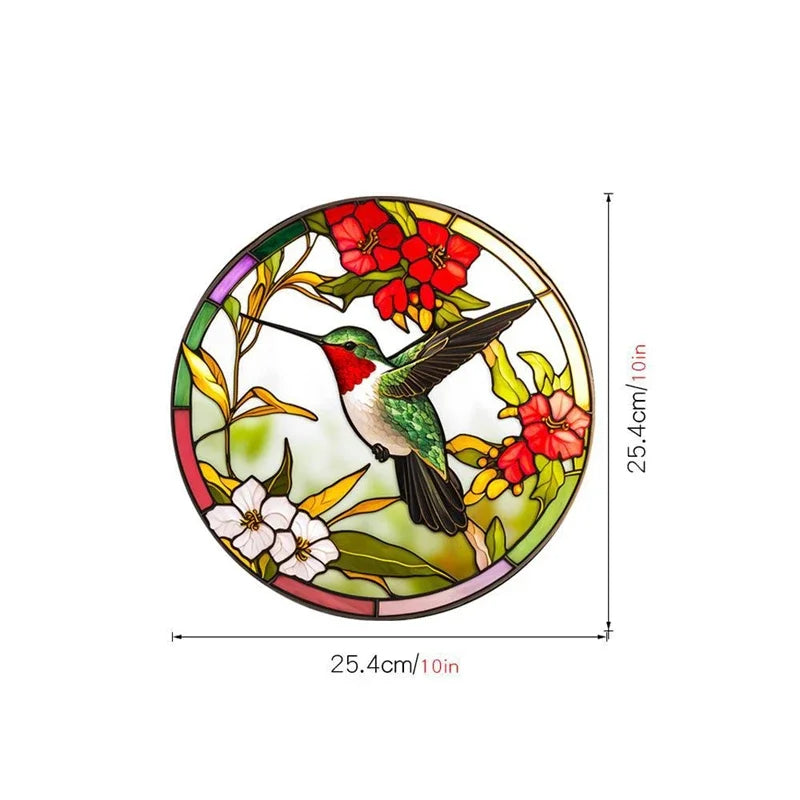 Dekal med målat glasfönster, en kolibri i flykt omgiven av blommor.