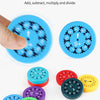 En samling fargerike matte-fidget-spinnere med tall og regneoperasjoner for læring av aritmetikk.