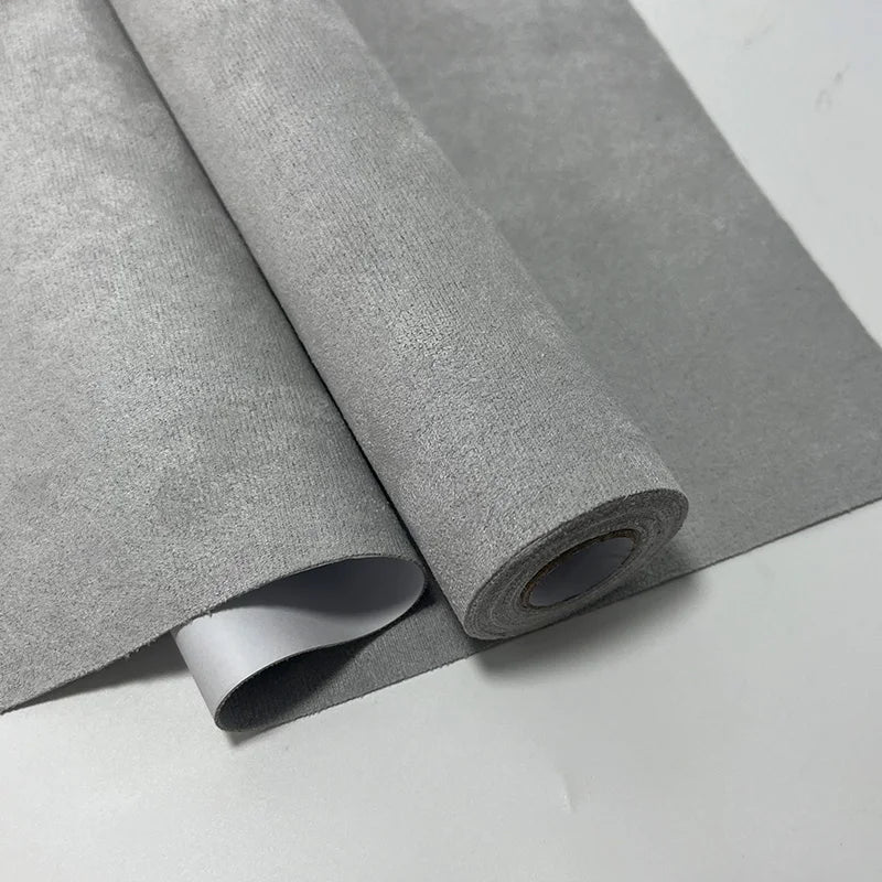 Rollo de gamuza autoadhesiva gris con acabado aterciopelado