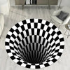 Ein runder Teppich im schwarz-weißen Schachbrettmuster als 3D-Optiktäuschung.