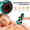 Eine Hand appliziert einen elektrischen Unterdruck-Kopfschmerz-Massagegerät auf die Haut einer Person zur Massage und Wärmeth
