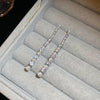 Ohrringe mit Strass-Perlen-Quasten in einer hellen Box