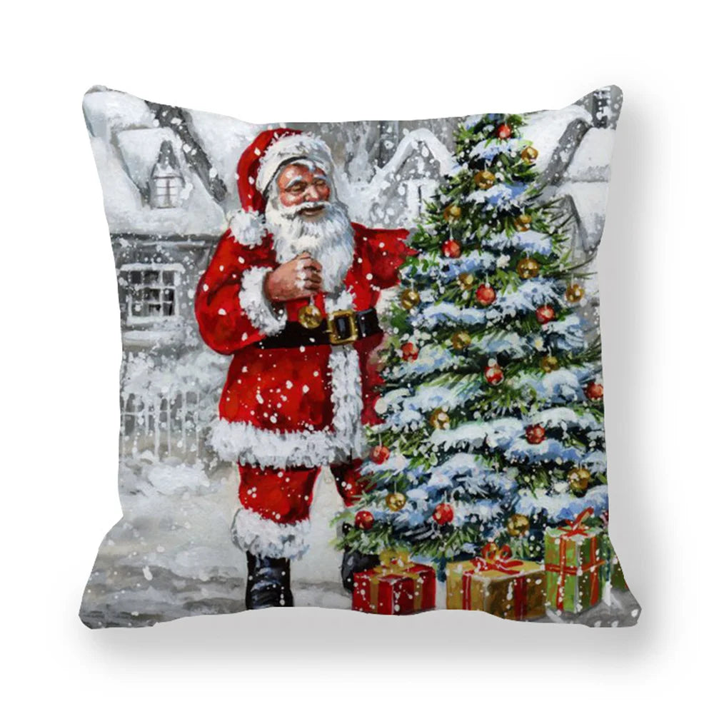 Festlig julepute med julenissefigur og pyntet juletre i snødekt landskap.