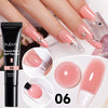 Une main montre des ongles en tip french press roses avec des strass argentés, accompagnés d'un tube de colle à ongles PUENTE