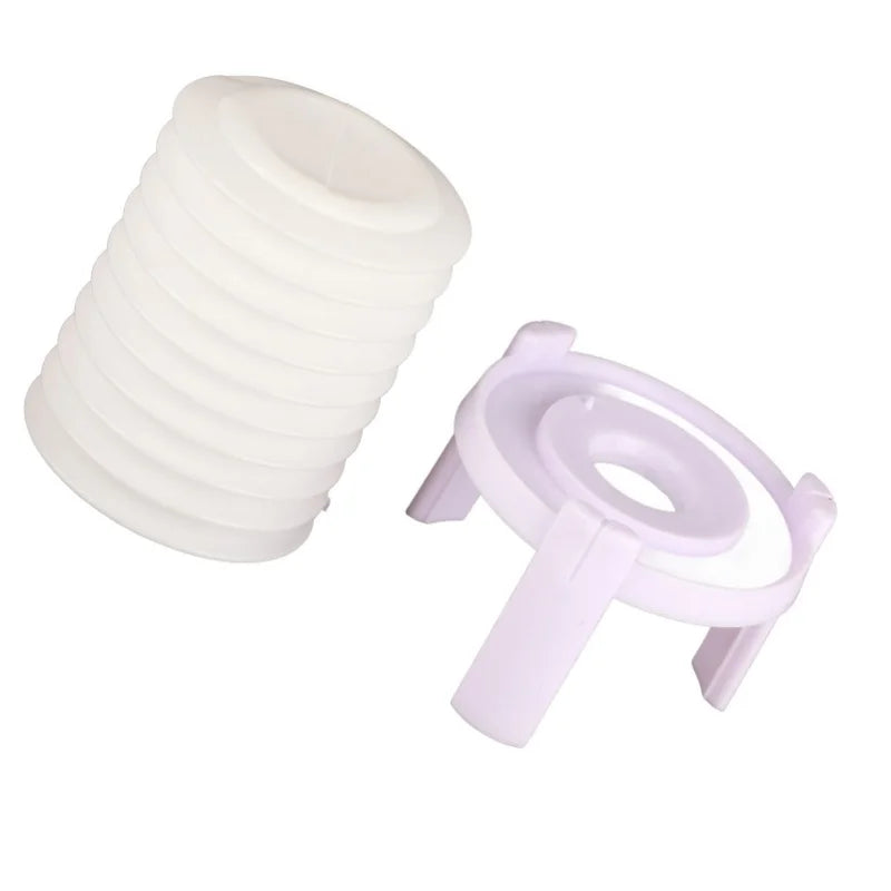 Ein weißer Eierschalenentferner mit Plastikschäleraufsatz.