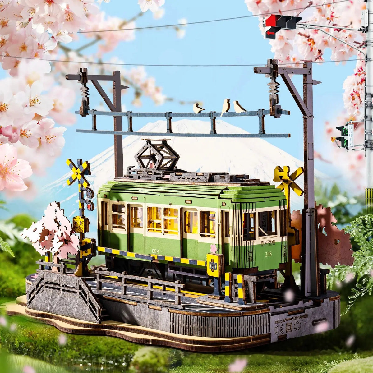 Et detaljert trepuslespill av et grønt tog på skinner mot en rosa kirsebærblomstbakgrunn.