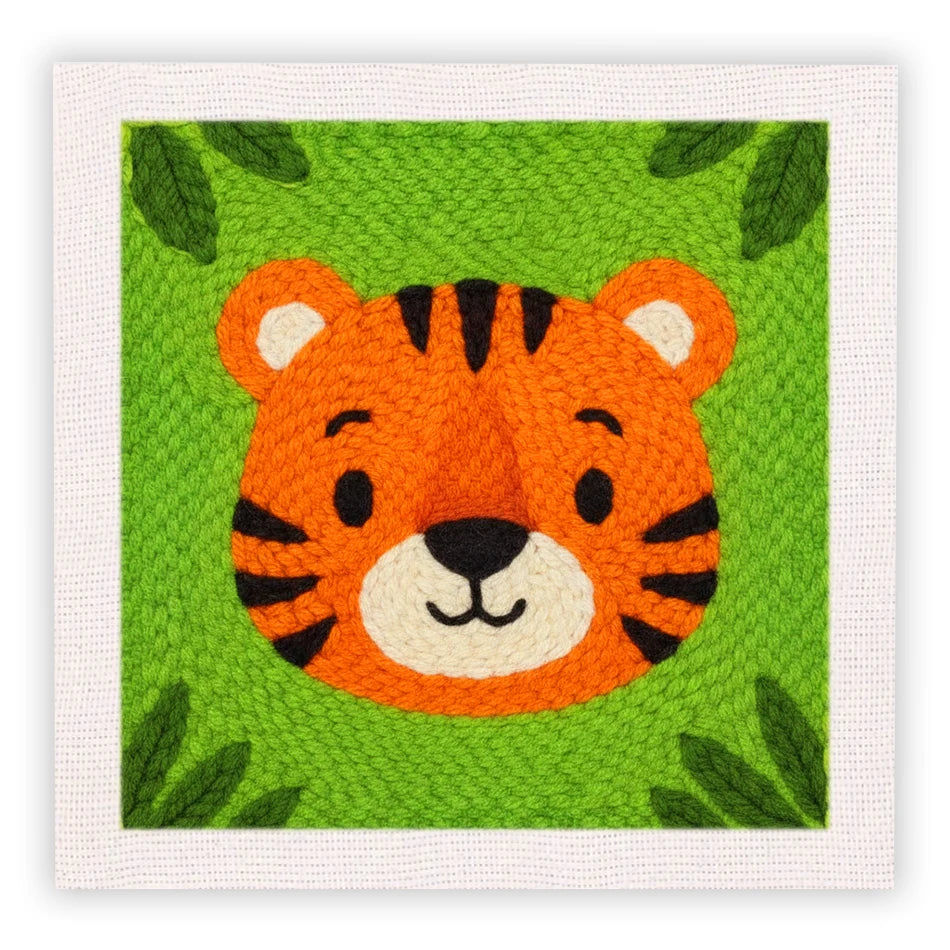 Kit de bordado de cara de tigre naranja, cabeza bordada con hilo verde sobre tela blanca cuadrada.