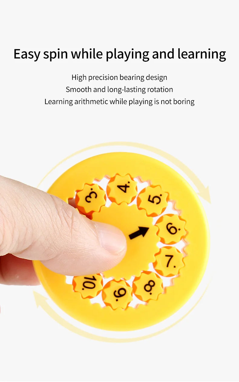 En hånd spinner en gul fidget spinner med nummererte oransje innlegg.