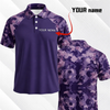 Lila Camouflage-Poloshirt auf einem Bügel, Vorder- und Rückseite mit Anpassungsoptionen.