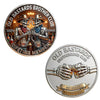 En forgylt medalje med to skallefigurer og teksten Old Bastards Brotherhood Club Lifetime Member.
