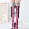 Schwarze Overknee-Socken mit grauem Bündchen und pinkem Hühnermuster