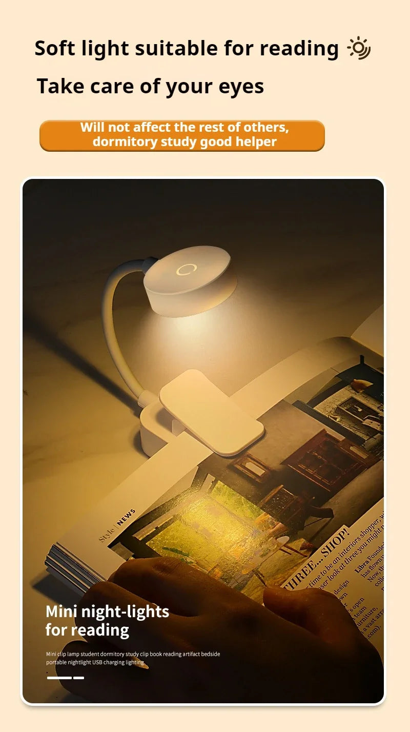 ضوء ليلي صغير قابل للتثبيت للقراءة يضيء كتابًا أو نصًا على سطح.