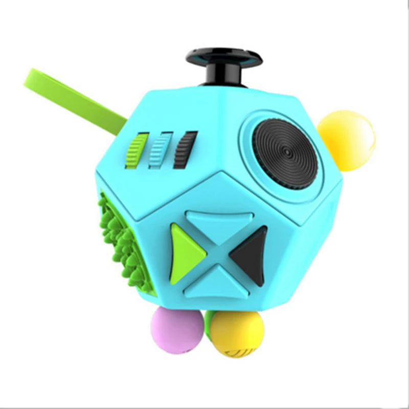 Cubo de fidget azul claro con acentos verdes y tapa negra, con varios elementos texturizados.