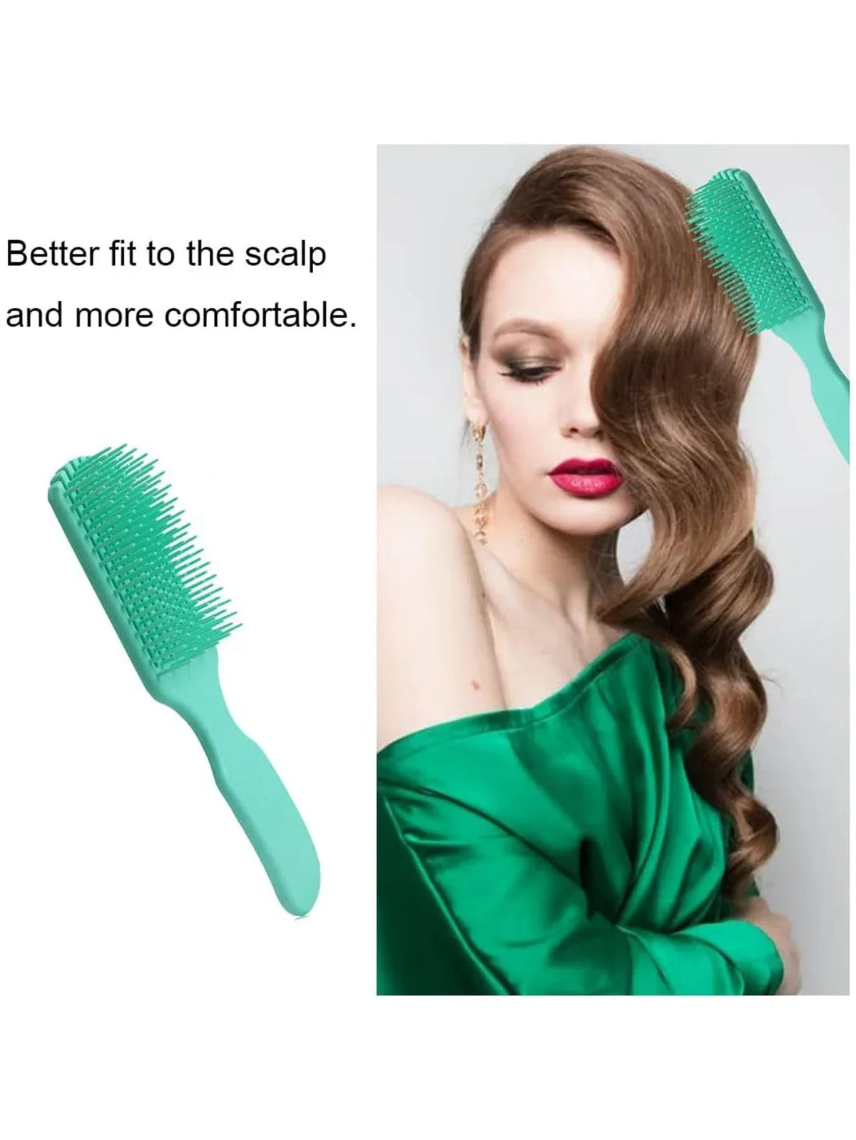 Mujer usando un peine desenredante verde en su cabello castaño, para masaje capilar y desenredo.