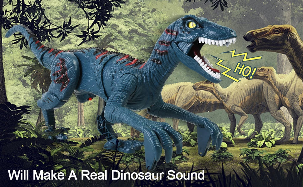 Et blått dinosaur-leketøy som ligner en Velociraptor, brøler i en jungel med andre dinosaurer i nærheten.