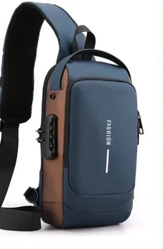Bolsa de pecho tipo bandolera antirrobo para hombre, azul oscuro, con correa negra y puerto de carga USB.