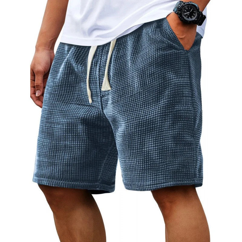 Shorts casuales de hombre con textura waffle y cordón, en tela gris azul oscuro.