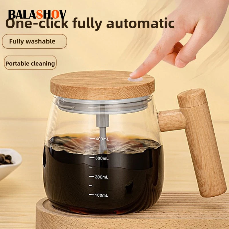A clear glass mug filled with dark liquid is shown with a wooden handle, demonstrating a one-click automatic stirring device.