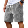 Shorts de cordón gris con textura waffle usados por una persona.