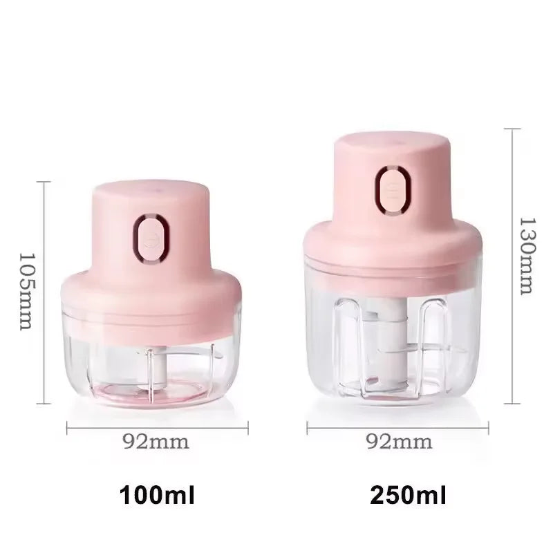 To klare matkuttere i plast med rosa lokk, en på 100 ml og en på 250 ml.