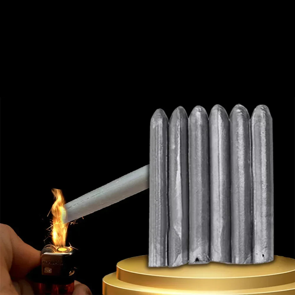 En hånd holder en metallstang med glødende spiss, som demonstrerer et lavtemperaturmetallreparasjonsmiddel for små hull.