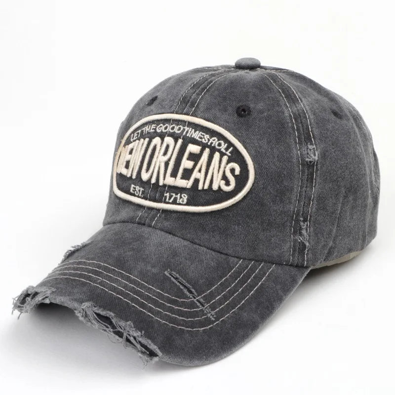 Mørkegrå vintagevasket bomuld baseballkasket med broderet cirkel med teksten New Orleans
