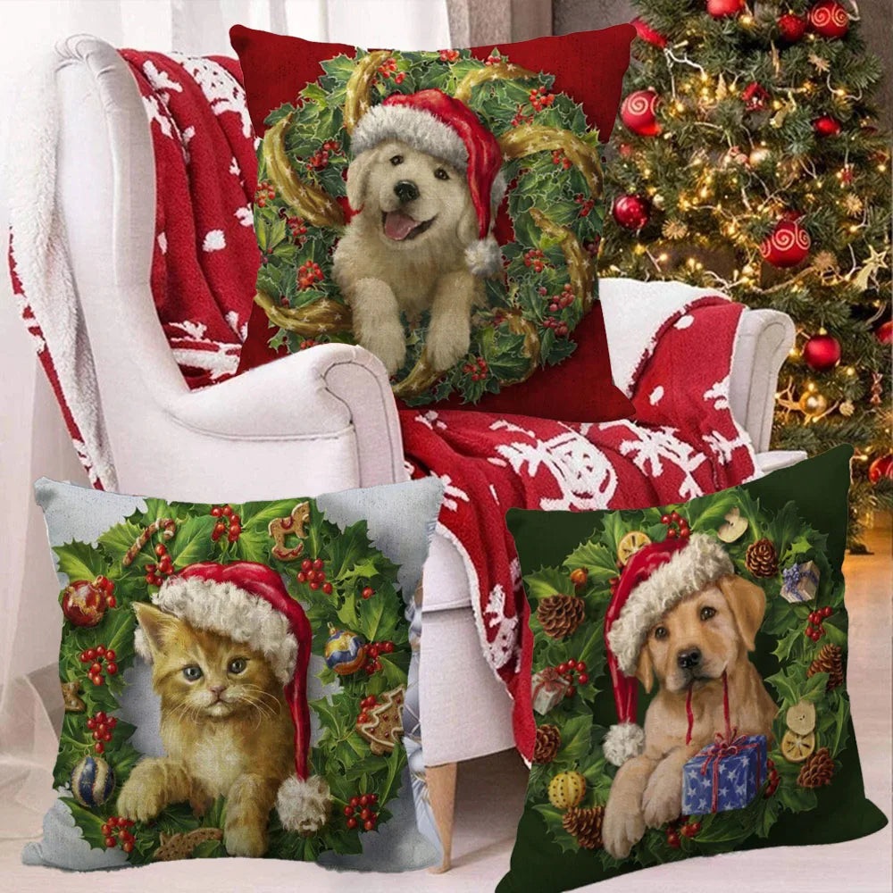 Festlig juleputetrekk med en gullfarget hund og katt omgitt av kristtorn og festlig grønt