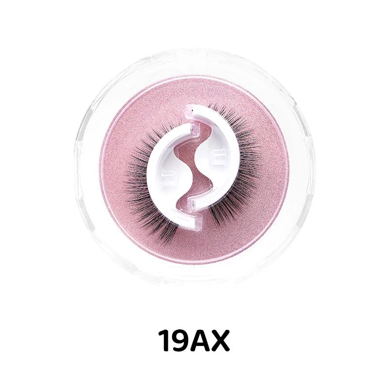 En rund behållare med rosa falska ögonfransar i naturlig manga-stil.