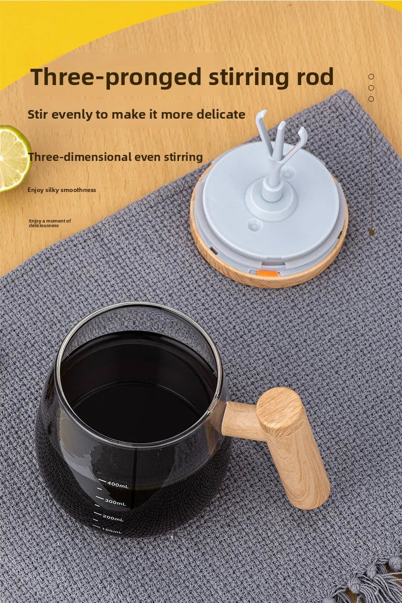 A clear mug with a wooden handle is shown next to a white stirring rod and a circular base for a three-pronged stirring rod.