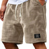 Short casual de textura waffle para hombre, color beige, usado por una persona.