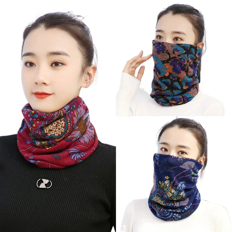 En kvinne modellerer et blomstermønstret strikket lue-skjerf-ansiktsmaske i ulike farger og stiler.