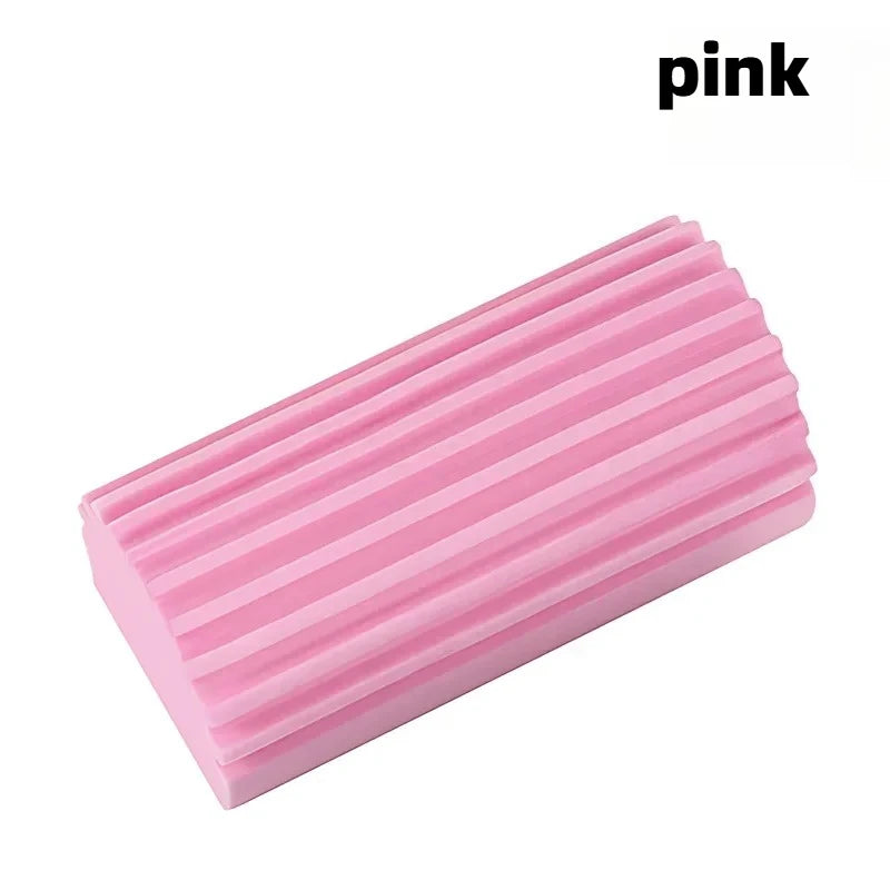 Esponja de limpieza PVA rosa con textura acanalada, vista desde arriba.