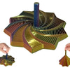En 3D-printet sensorisk fidget-stjerne i gull og bronse med strukturert overflate og blått håndtak.