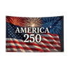 Et amerikansk flagg med fyrverkeri i bakgrunnen og teksten AMERICA 250.