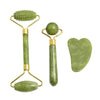 Set natural de rodillo de jade y gua sha con mango dorado y piedras de jade verde.