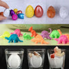 Paquet surprise d'œufs de dinosaures à éclore, avec dinosaures en plastique colorés et œufs blancs.
