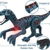 Detaljert visning av en fjernstyrt Velociraptor-dinoleke med 3D-øyne, fleksibel hale, avtagbare hjul og bryter.