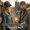 En kvinne og en mann iført unisont vintage-inspirerte klær og hatter.