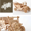 Kit de maqueta de madera de un auto clásico descapotable.