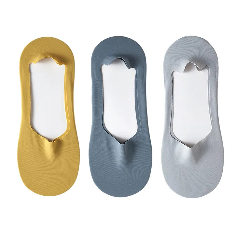 Three pairs of men's no-show socks with silicone grip in gold, blue, and gray.